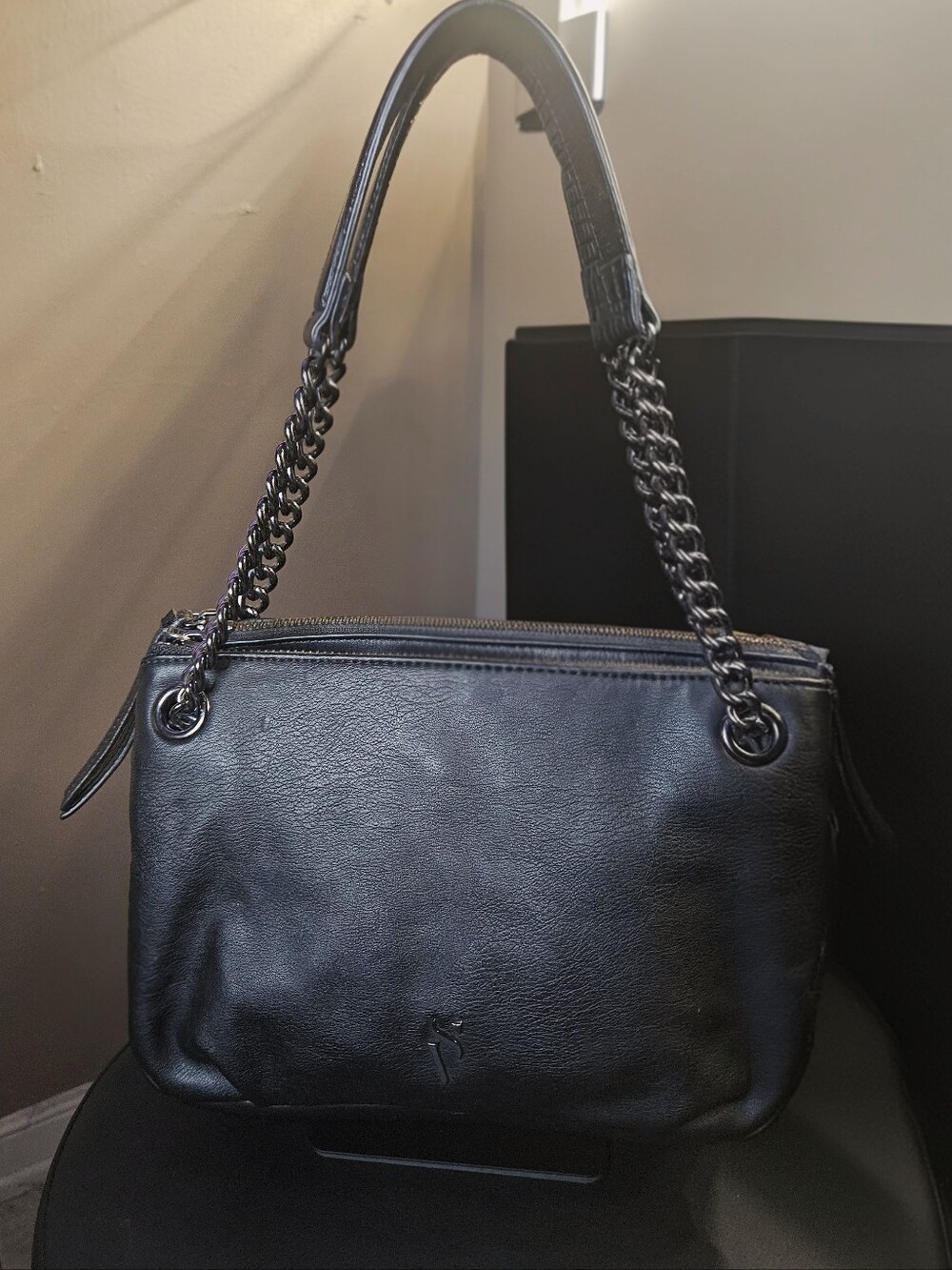 💥Sale💥Simply Vera Vera Wang Black Leather Shoulder Bag with Chain Straps